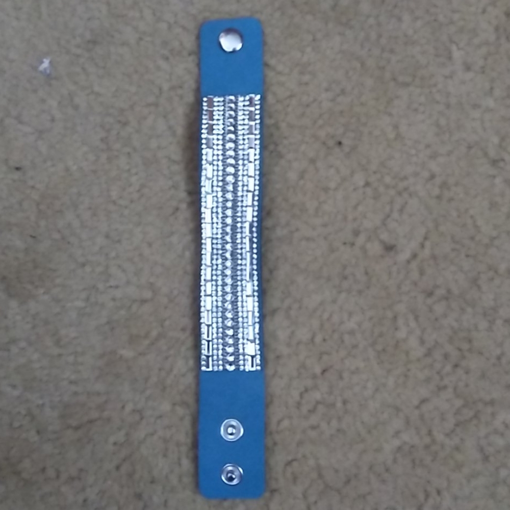 Snap closure bracelet